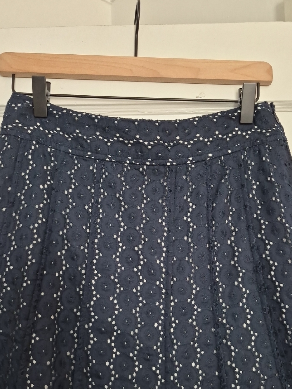 100%  Cotton Shell And Lining Navy Blue Eyelet Knee Length Midi Skirt Size 2 - Picture 5 of 12